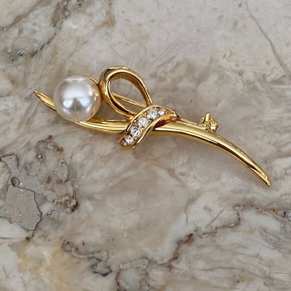 Vintage Gold Tone & Faux Pearl Brooch - Picture 1 of 6